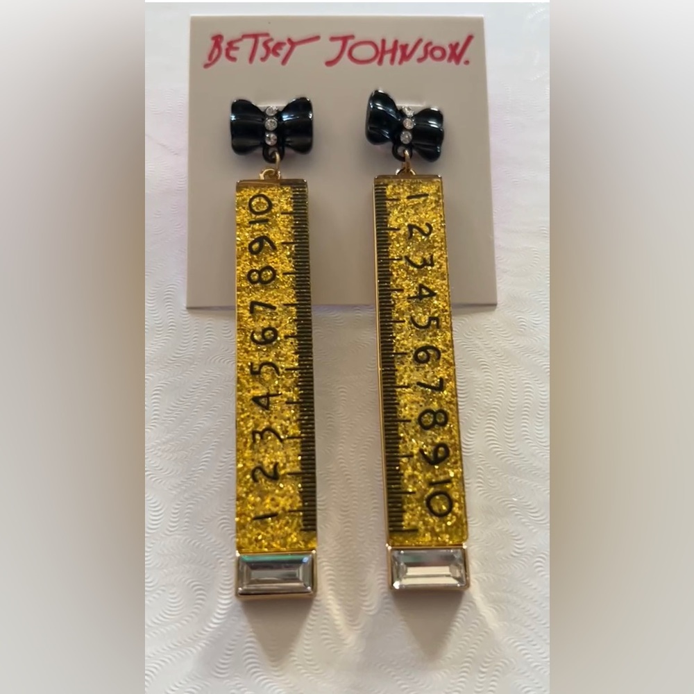 NWT ⚜️🖤⚜️ Betsey Johnson BACK TO COOL RULER DROP EARRINGS GOLD - Picture 7 of 8